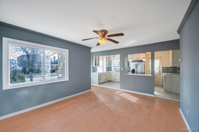 Building Photo - 627 10th Ave