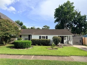 Building Photo - 1631 Chantilly Ln