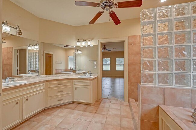 Building Photo - 3450 Pebble Beach Blvd
