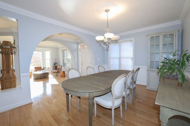 Building Photo - BEAUTIFUL SINGLE FAMILY HOME IN LANSDOWNE