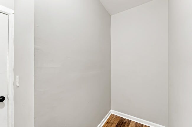Building Photo - 422 Woodside Ave