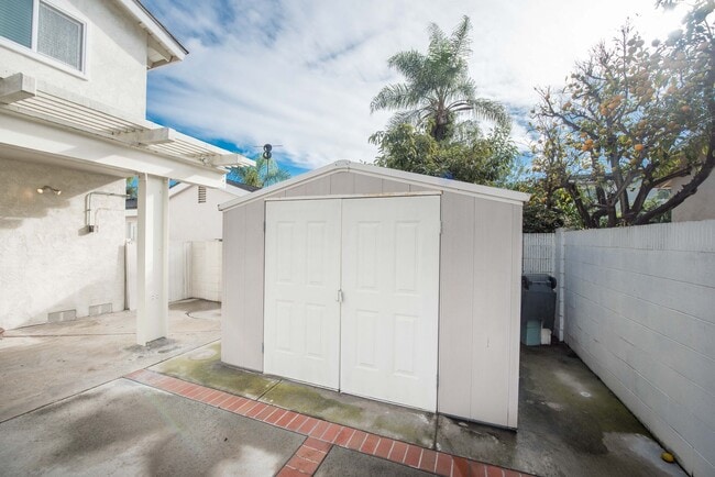 Building Photo - Now Available for Lease Beautiful 4 Bedroom Home with Basement