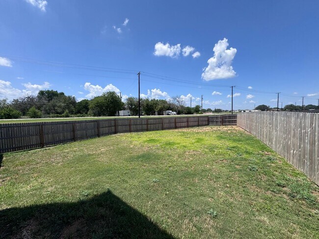 Building Photo - 4bd 2.5 ba in New Braunfels
