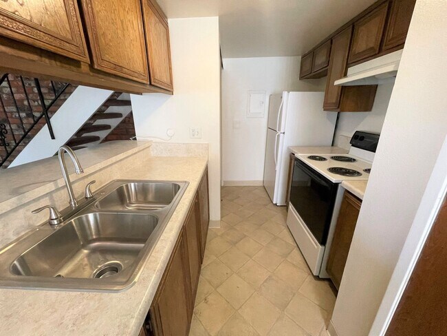 Building Photo - Centrally Located McKeon Condo