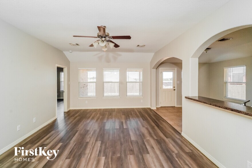 Building Photo - 339 Primrose Way