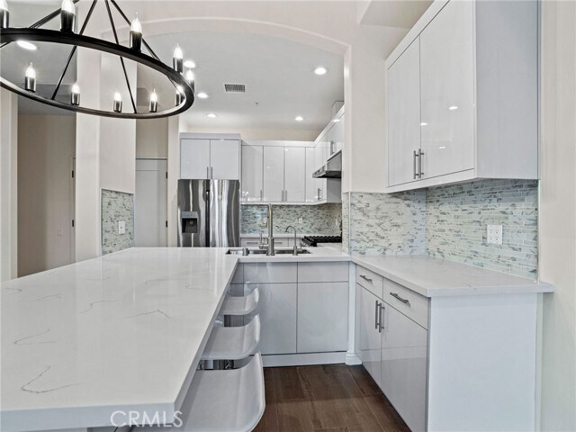 Building Photo - 1598 Long BCH