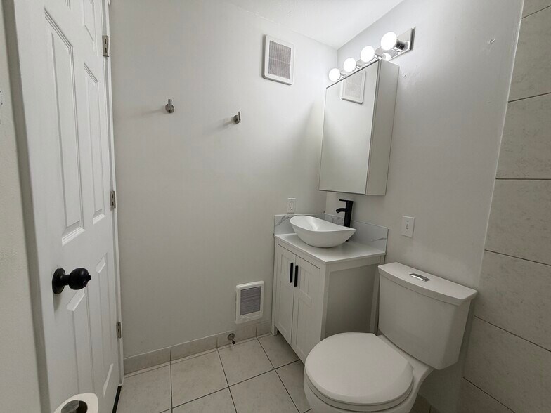 bathroom - 6722 S Monroe St