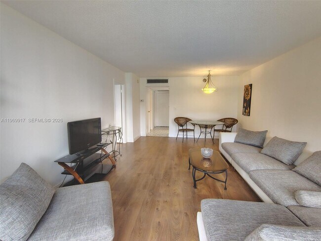 Building Photo - 20400 W Country Club Dr