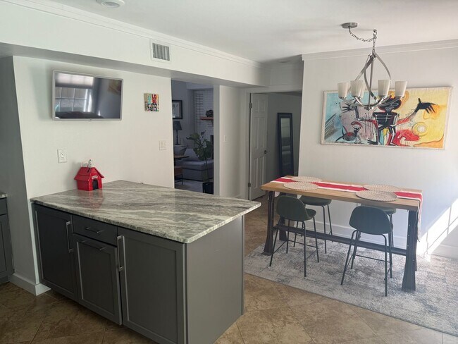 Building Photo - Stunning Updated 3 Bedroom in Fort Walton Beach!