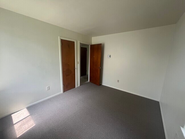 Building Photo - 67 Dallas Terrace