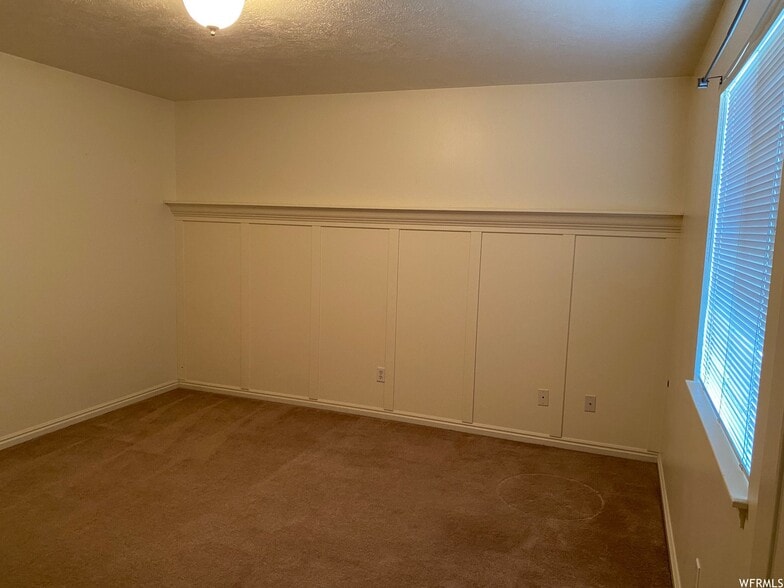 Building Photo - 1648 Talon Dr
