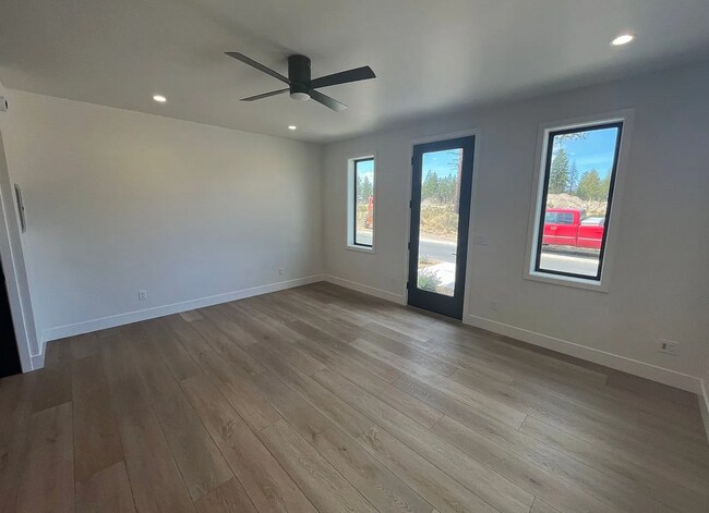 Building Photo - M713