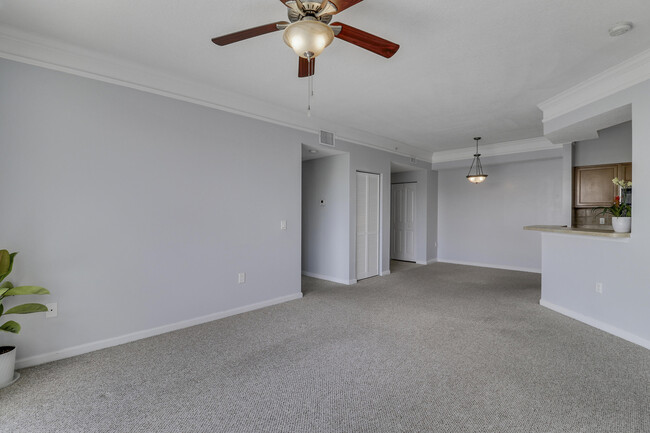 Building Photo - 4302 Myrtlewood Cir W