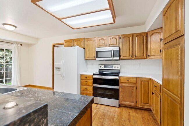 Building Photo - Spacious Home in a Great Location!
