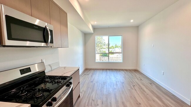 Building Photo - Luxury NoHo Brand New Units!