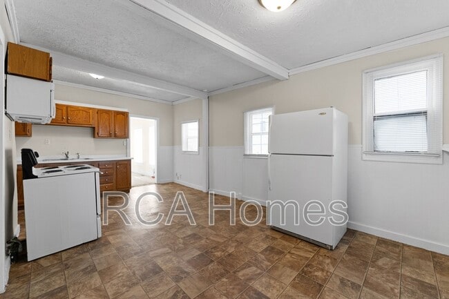 Primary Photo - 446 Shelby St