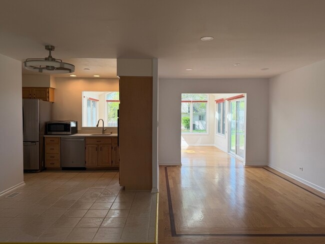 Building Photo - 1161 Parker Ln