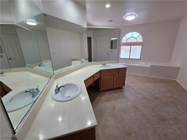 Building Photo - 8204 Tivoli Cove Dr