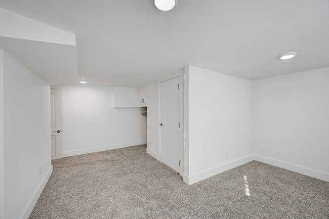 Building Photo - Charming 1-Bedroom Apartment in Prime Denv...