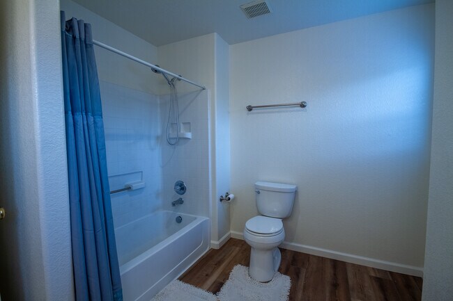 Building Photo - 5747 Jaguar Way