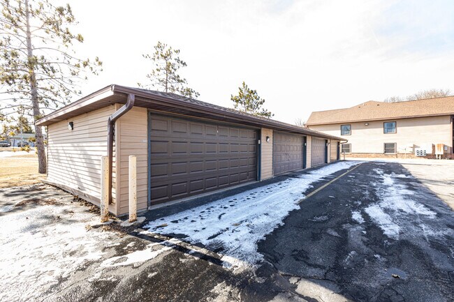 Building Photo - 605 Bakertown Dr