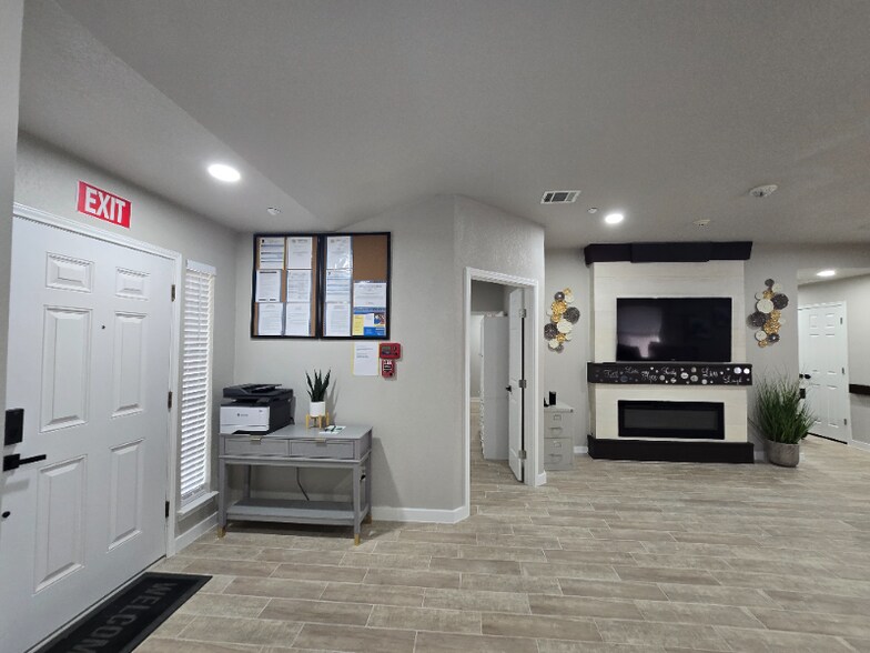 Building Photo - 1228 Sandwick Dr