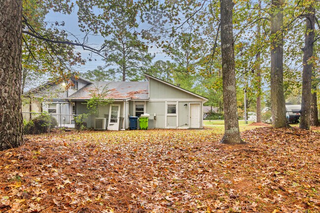 Building Photo - 1629 RaceTrack Rd