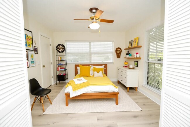 Building Photo - 1860 White Oak Dr