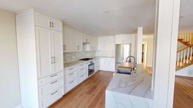 Building Photo - Beautifully Updated Spacious 3 Bed 3 Bath Home in Coronado Cays Available for Lease!
