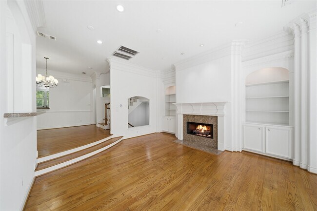 Building Photo - 1329 Hyde Park Blvd