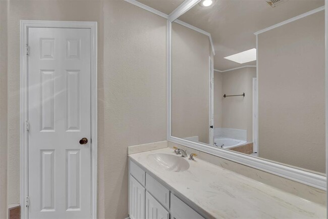 Building Photo - 7825 Silveridge Dr