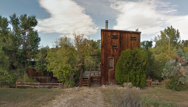 Building Photo - MOUNTAIN CABIN IN TOWN!  TOTALLY UNIQUE HO...