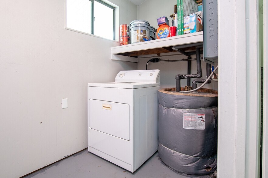 Building Photo - 2233 La Valle Dr