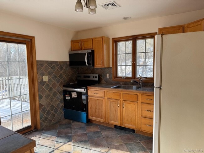 Building Photo - 88 Pierce Cir