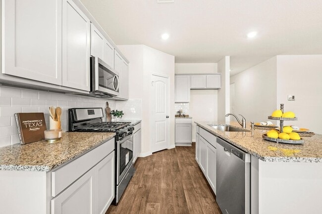 Building Photo - 121 Brody Ln