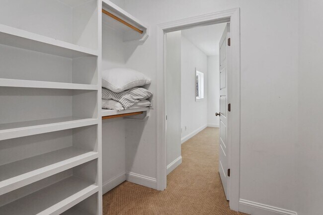 Building Photo - Pool/ Waterfront/ Custom Home in Waterways!