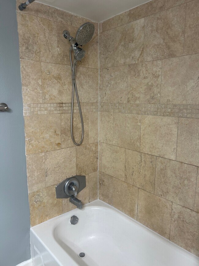 Building Photo - 359 N Post Oak Ln