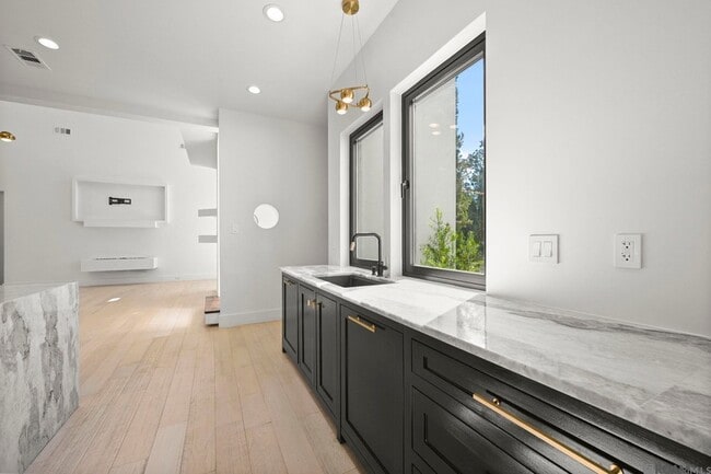 Building Photo - 9825 Fawn Vw Dr