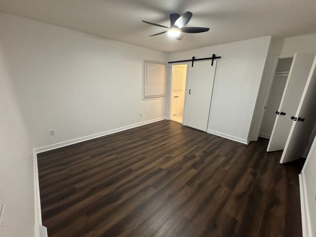 Building Photo - Stunning 4 Bed Newly remodeled!