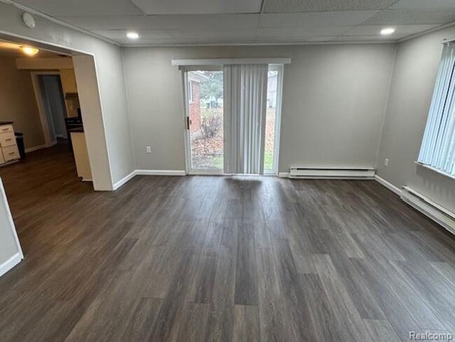 Building Photo - WELCOME TO THIS BEAUTIFULLY UPDATED, LIGHT-FILLED RANCH HOME IN TROY 4 BEDROOMS 2 BATHS SITTING O...