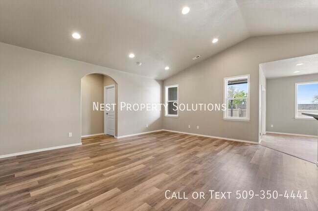 Building Photo - 558 S Lakeland Dr
