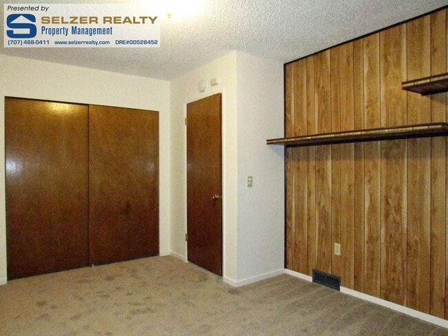 Building Photo - Charming 2 bd. condo in a lovely west hills setting!