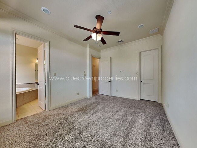 Building Photo - 4037 Winsor Dr