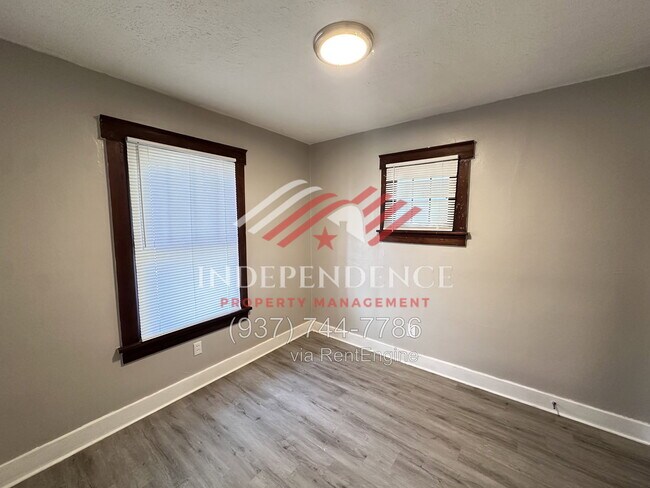 Building Photo - 2720 Dwight Ave