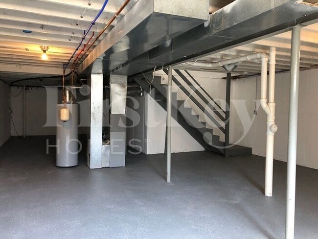 Building Photo - 16727 N Fork Ridge Dr