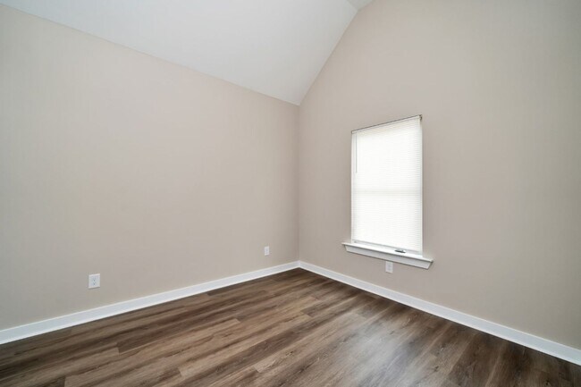 Building Photo - Move-In Special! Pay only ½ of your first ...