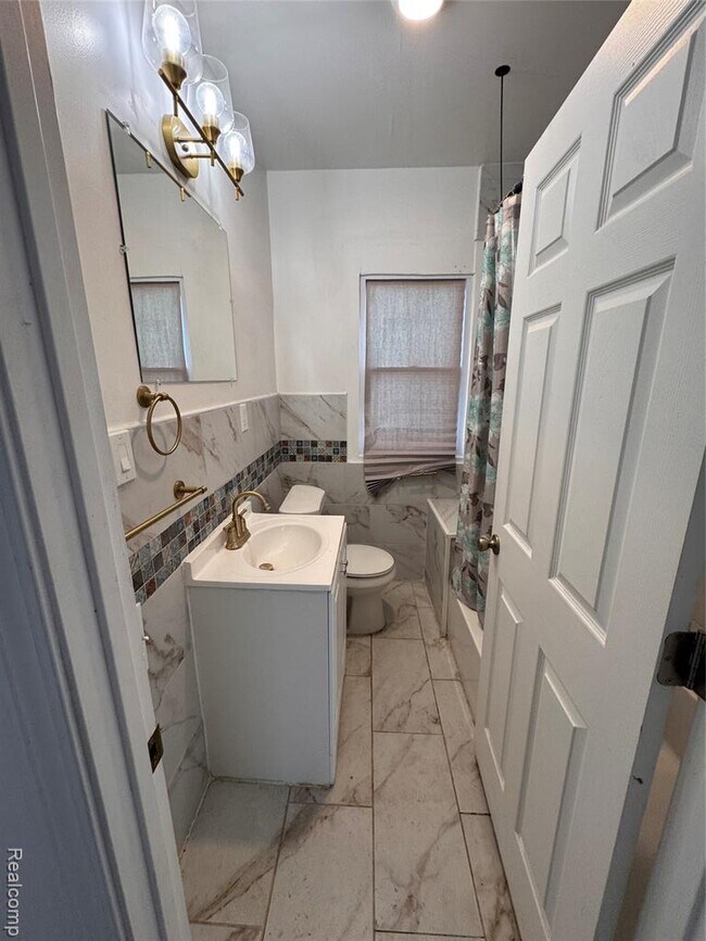 Building Photo - 8569 Quincy St