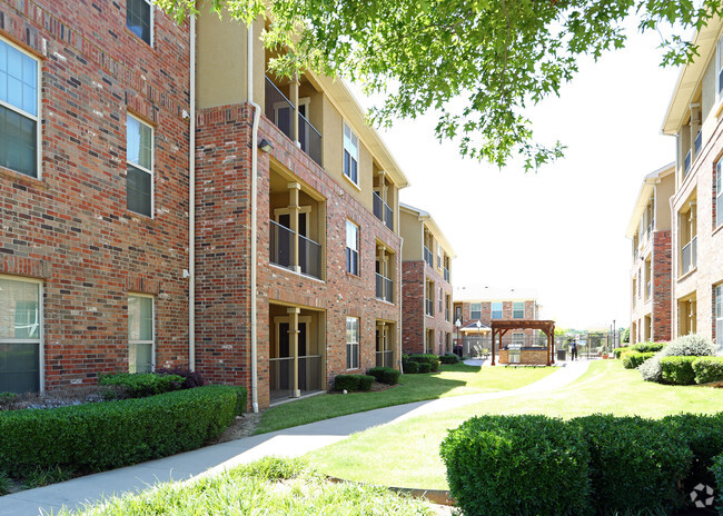 Lost Creek Apartments - Grand Prairie, TX | Apartment Finder