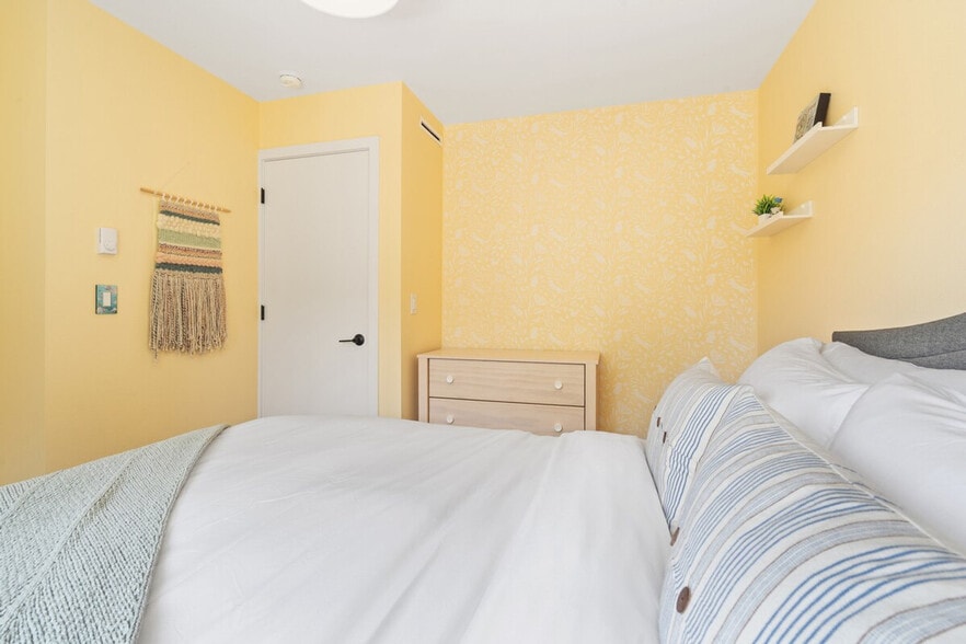 Building Photo - 6405B 22nd Ave NW