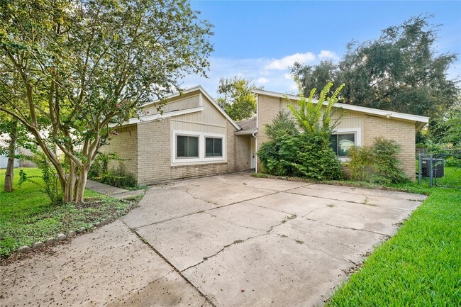 Primary Photo - 1606 Stone Lake Dr